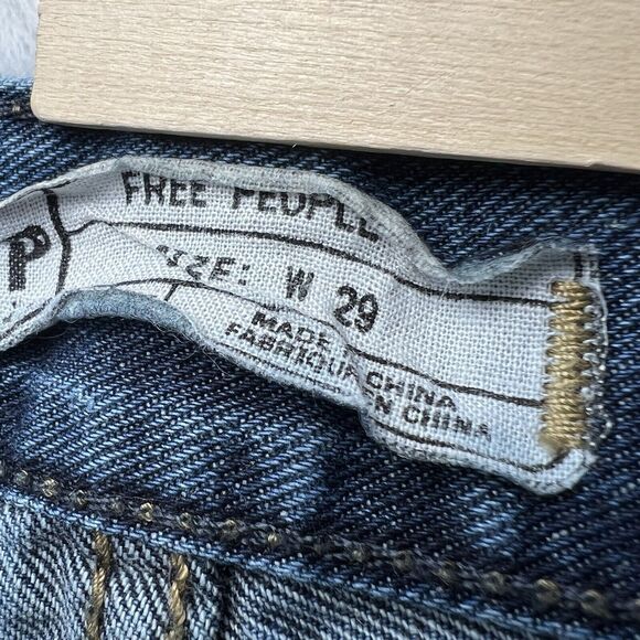 Womens Free People size 29 cut off frayed medium wash denim jean shorts distress - Picture 6 of 7